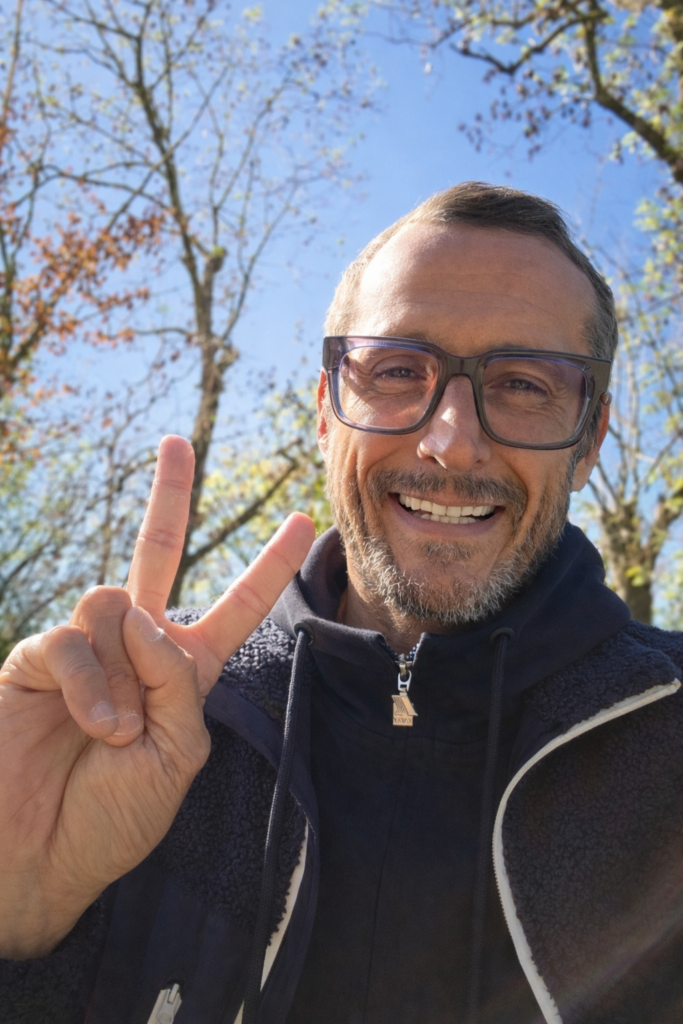 homme sourire  après burn-out reconstruction apaisement clarté