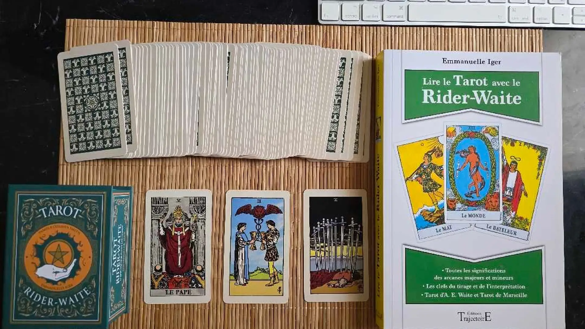 Tarot Rider-Waite utilisé comme outil introspectif à Refuge Koshi